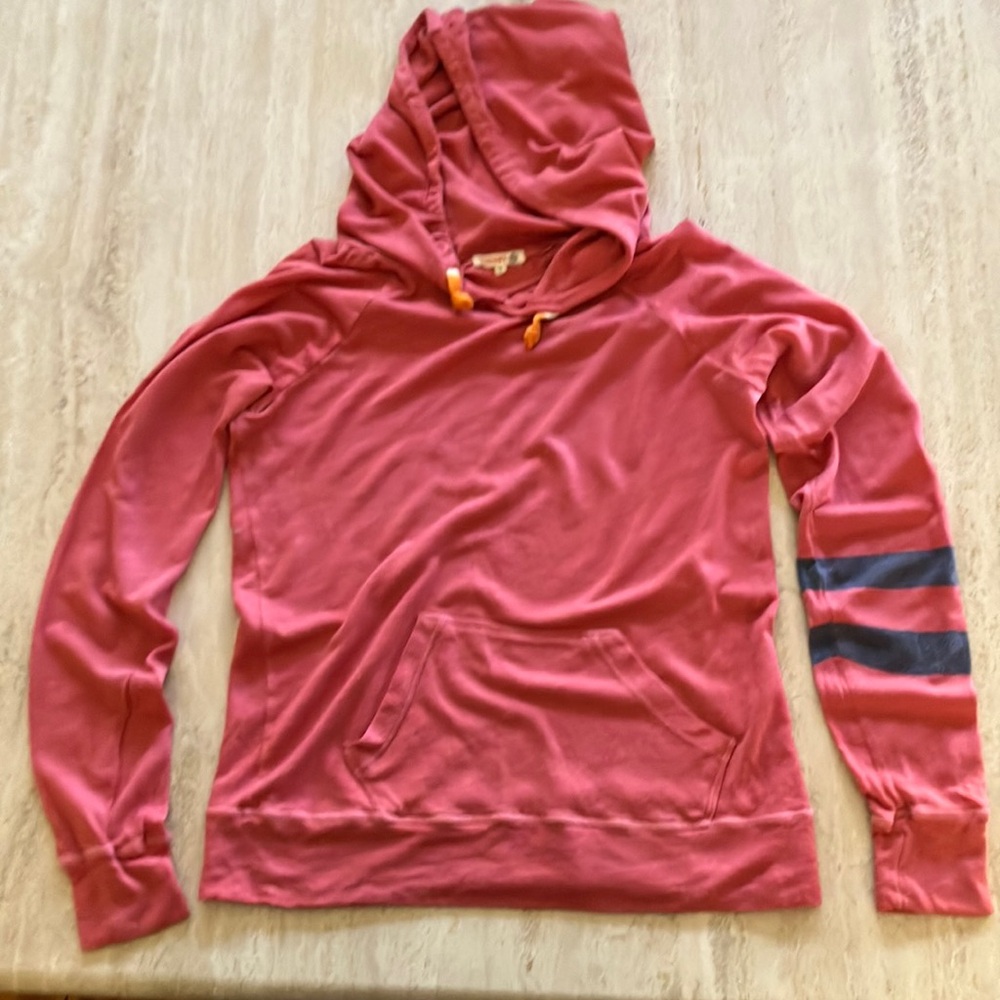 Sundry sweatshirt size small in a deep rose color.